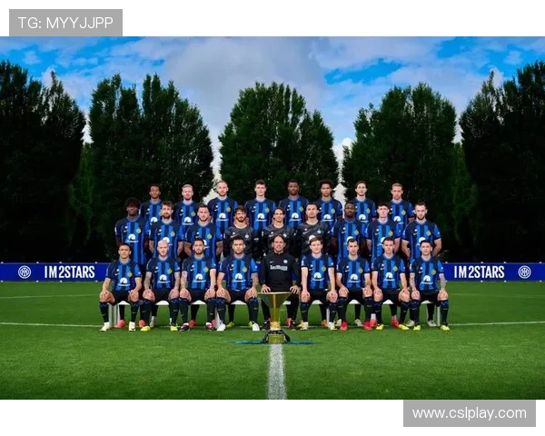 意甲俱乐部全家福图片集 每一张照片都记录了赛季的记忆